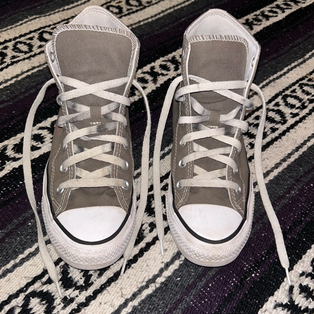 Grey / Gray Converse shoes women’s size 7.5 men’s size 5.5